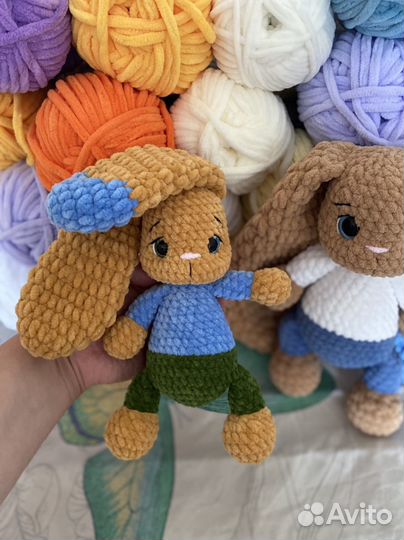 Вязаные игрушки зайка амигуруми