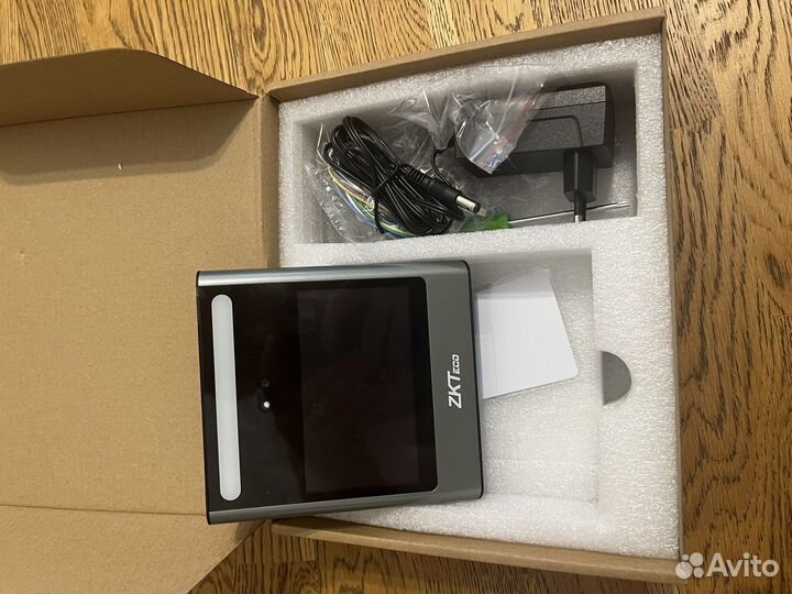 Новый ZKTeco EFase10