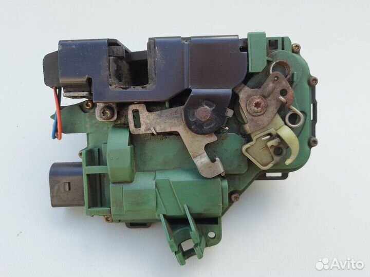 Замок передний левый Skoda Octavia A4 Golf 4