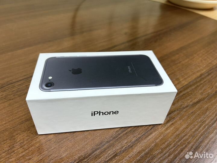 Телефон iPhone 7 32 Гб