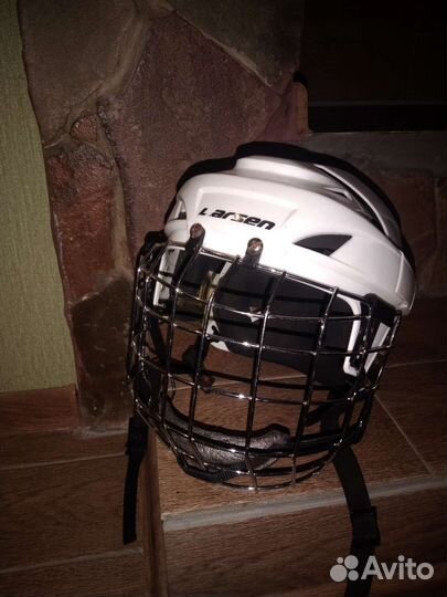 Хоккейный шлем