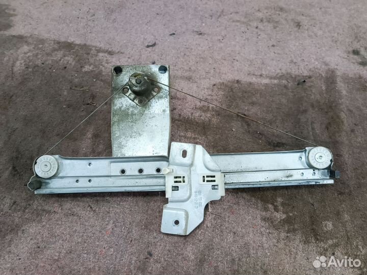 Стеклоподъёмник механический задний левый renault