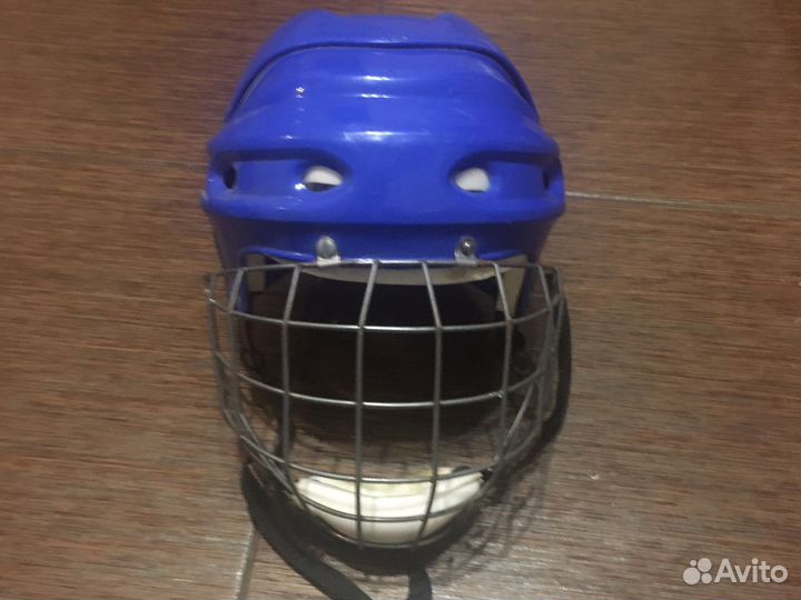 Хоккейный шлем
