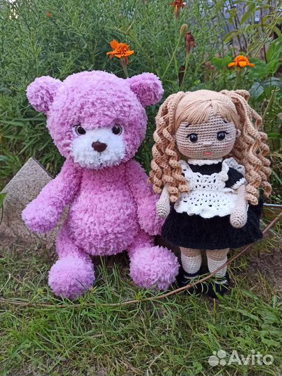 Кукла школьница вязанная
