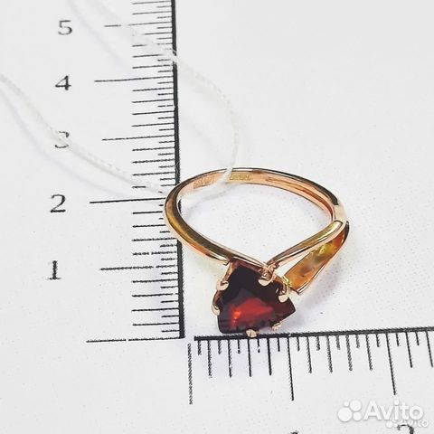 Кольцо с синтетическим камнем Золото