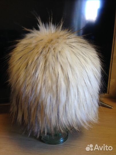 Шапка вязанная с меховыми полосками