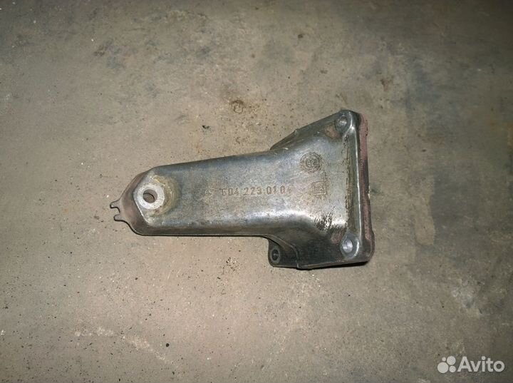 Mercedes Benz Кронштейн двигателя левый w202