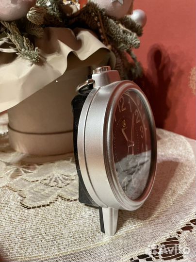 Будильник на батарейках