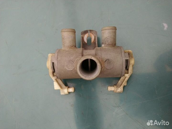 Кран печки на Мерседес W123