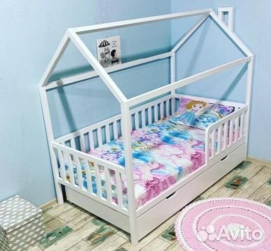 Кровать домик из массива бука