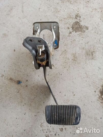 Педаль тормоза Toyota Land Cruiser 100 4.7 2UZ-FE