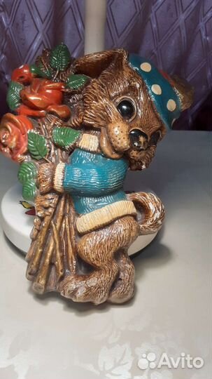 Собачка с букетом роз