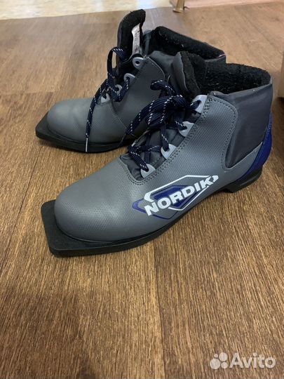 Лыжные ботинки