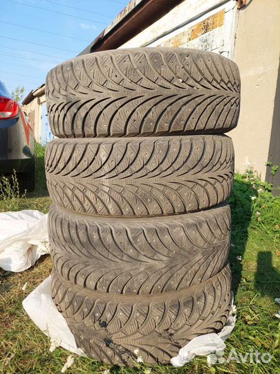 Sava Eskimo Stud 215/60 R16