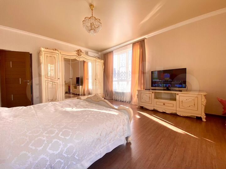 3-к. квартира, 104 м², 3/3 эт.