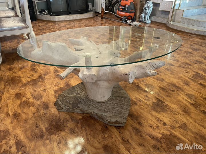 Журнальный столик со стеклом
