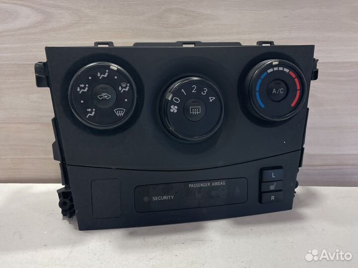Блок управления климатом Toyota Corolla E150