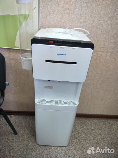 Куллер для воды напольный