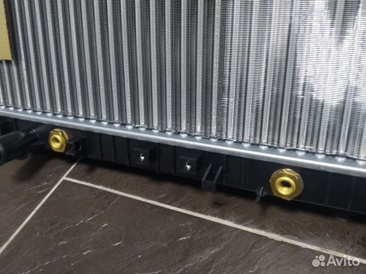 Радиатор охлаждения двигателя Chevrolet Lacetti