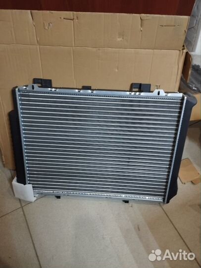 Радиатор охлаждения двигателя mercedes