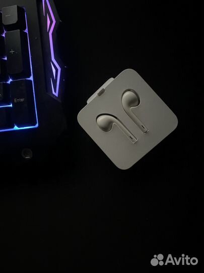 Наушники Apple EarPods lightning