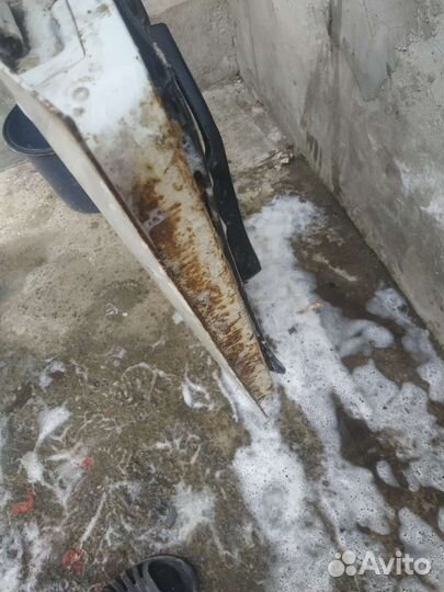 Задняя правая дверь ваз 2104