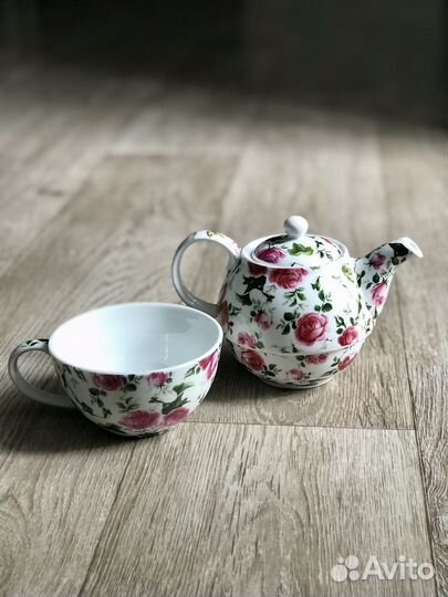 Чайник заварочный и чашка