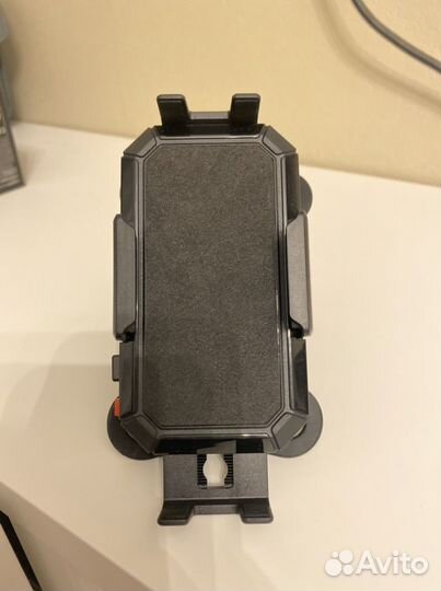 Держатель для телефона на мотоцикл