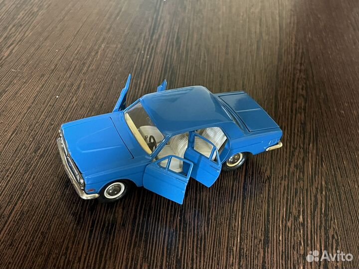 Модель автомобиля СССР 1/43 газ 24 волга