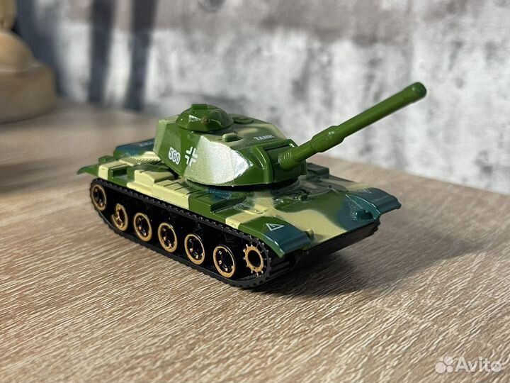 Игрушечный танк