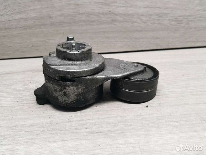 Натяжитель ремня Mercedes S W220