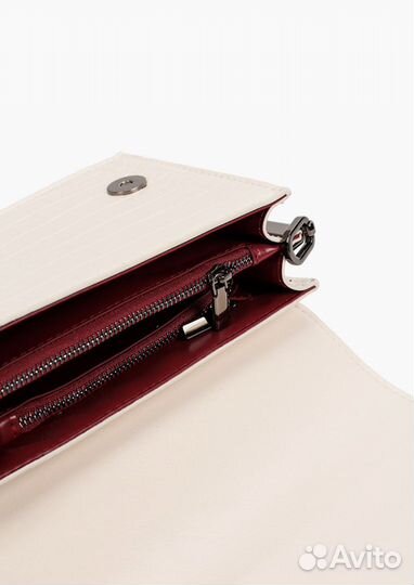 Сумка baggini бежевого цвета под рептилию