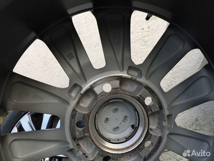 Оригинальные колеса на Toyota Land Cruiser 200 R20