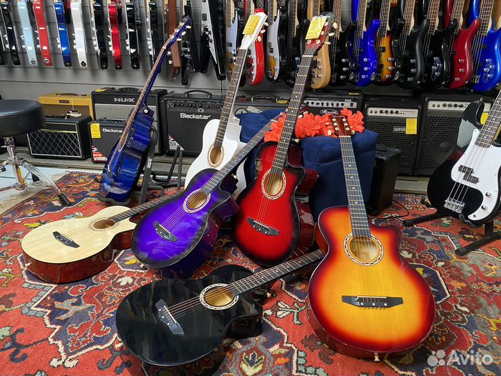 Акустическая гитара с вырезом