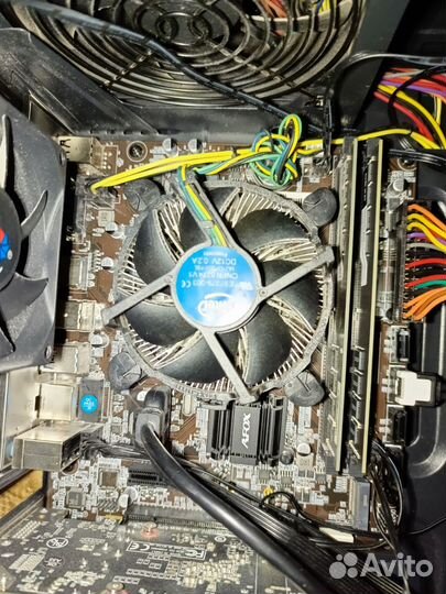 Материнская плата с процессором и памятью