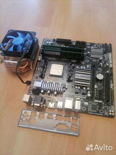 Материнская плата с процессором и памятью