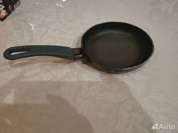 Сковородки и крышки для сковородок и кастрюль