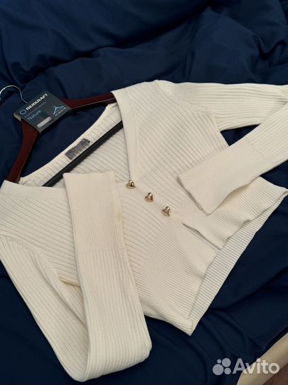 Кофта с вырезом lichi