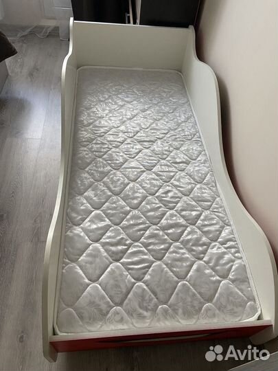 Продам детскую кроватку с матрасом