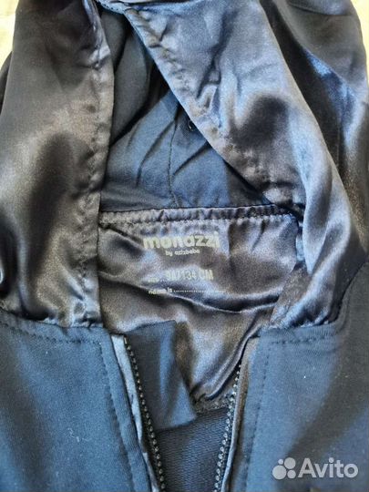 Костюм с атласной отделкой