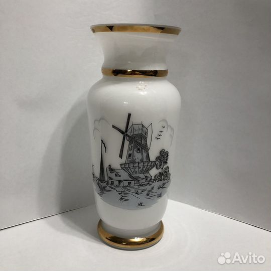 Ваза молочное стекло Богемия