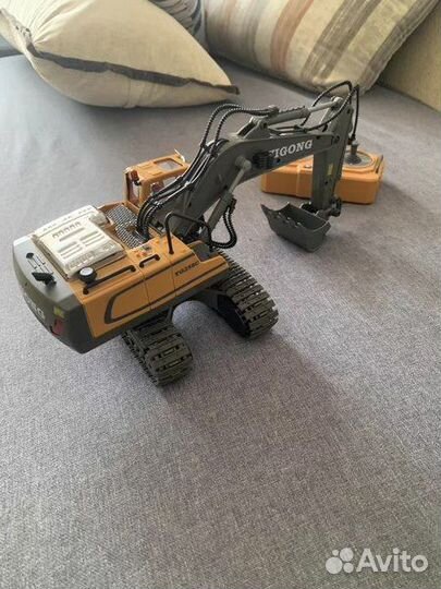 Экскаватор на радиоуправлении