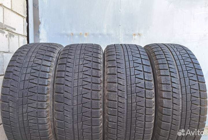 Bridgestone Blizzak Revo GZ 235/50 R17 98V