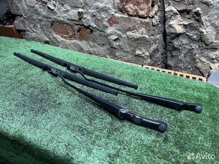 Поводок дворника VW Passat B4