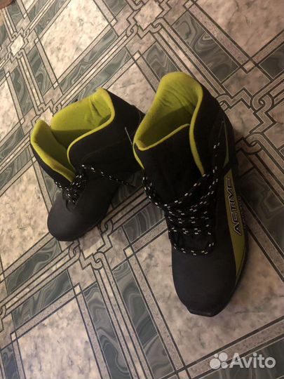 Лыжные ботинки