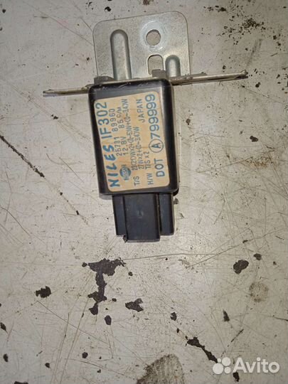 Реле поворотов Nissan Sunny Ниссан Санни