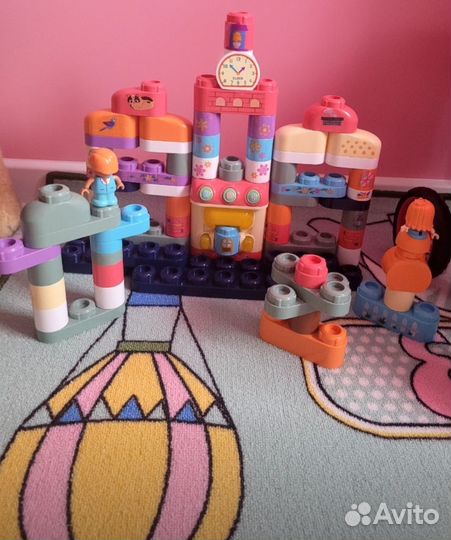 Конструктор замок 73 детали свет и музыка крупный