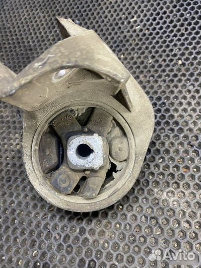 Подушка двигателя Renault 19 1992-2002