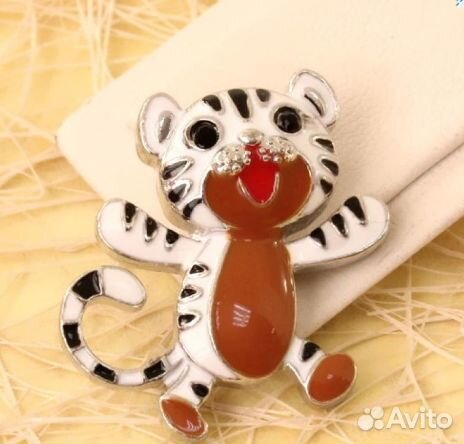 Броши разные и очень красивые)