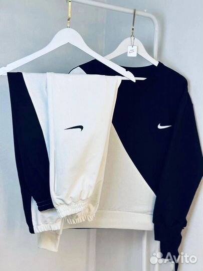 Спортивный костюм женский